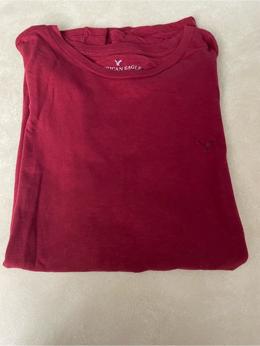 American Eagle Outfitters Men's Crewneck T‑Shirt in Burgundy